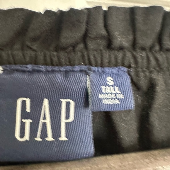 GAP Women's Elegant Black Blouse with Lace Sleeves - Picture 3 of 4